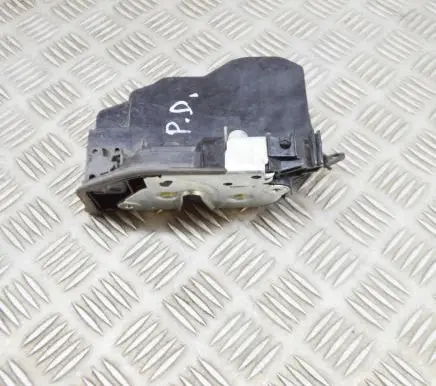 BMW X3 F25 Front door lock 7318424