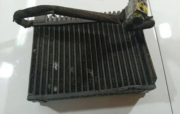 A/C cooling radiator (condenser)