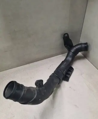 Volkswagen Tiguan Intercooler hose/pipe 1K0145840AE