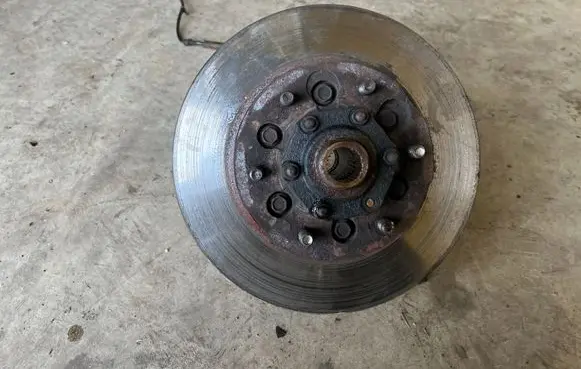 Nissan Navara D22 Front wheel hub spindle knuckle