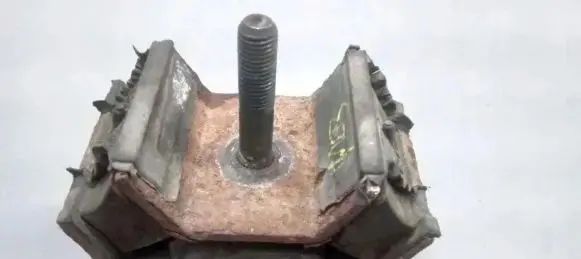 Mercedes-Benz ML W163 Engine mount vacuum valve 