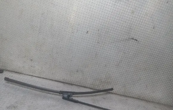 Windshield/front glass wiper blade