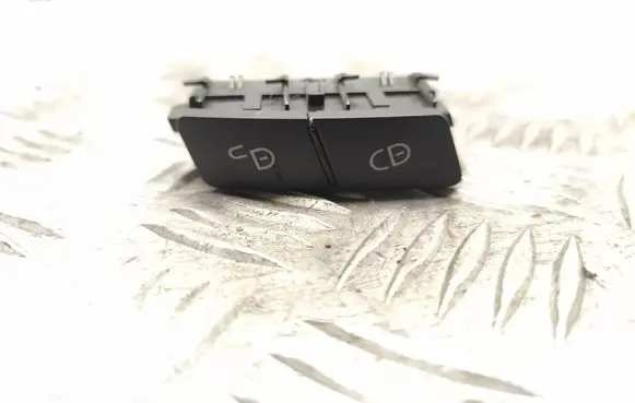Mercedes-Benz C W204 Central locking switch button A2048706410 03151610