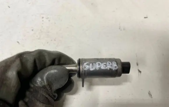 Skoda Superb B8 (3V) Camshaft vanos timing valve 06E103697L