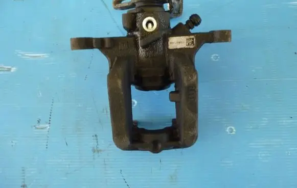 Opel Zafira C Rear brake caliper