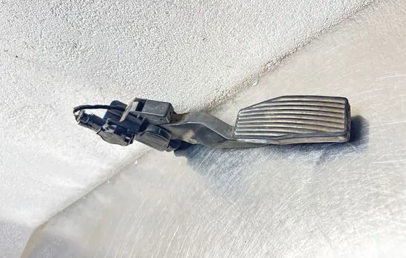 Opel Zafira A Accelerator throttle pedal 90581208 0281002298