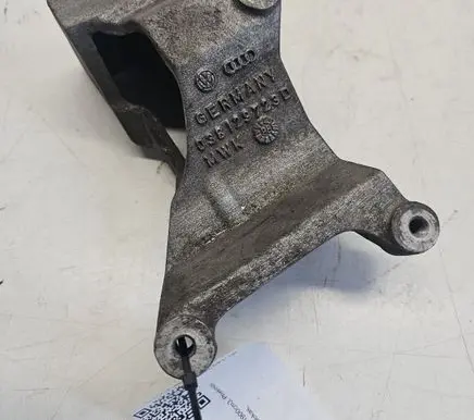 Volkswagen Golf IV Engine mounting bracket 038129723D