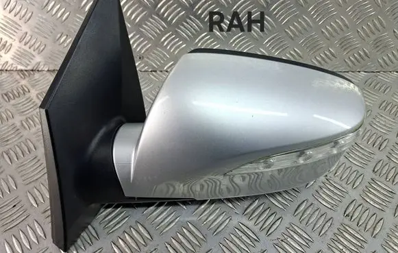 Hyundai ix35 Front door electric wing mirror E13027457