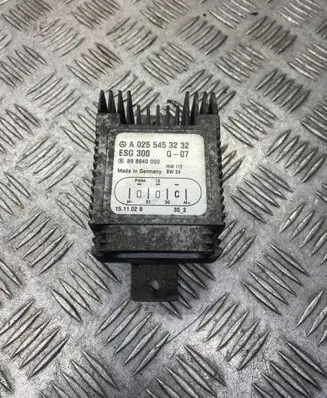 Mercedes-Benz A W168 Coolant fan relay A0255453232 898940000