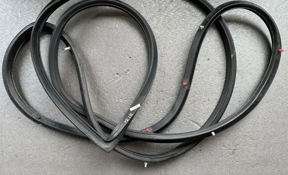 Nissan Patrol Y60 Front door rubber seal 8083101J00