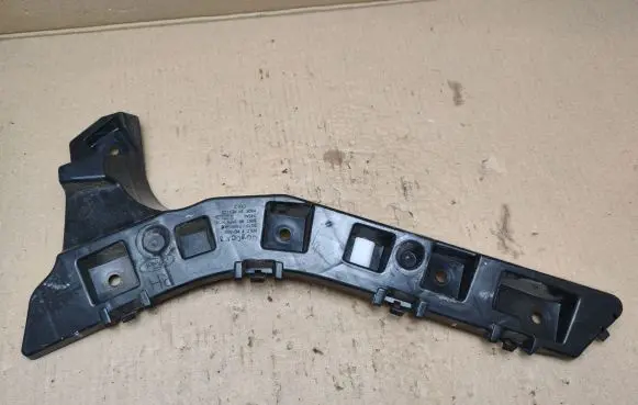 Rear bumper mounting bracket