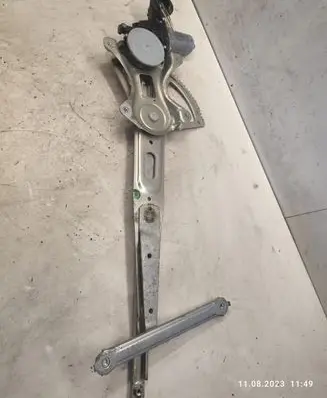 Lexus GS 300 350 430 450H Front door window regulator motor 8571030390