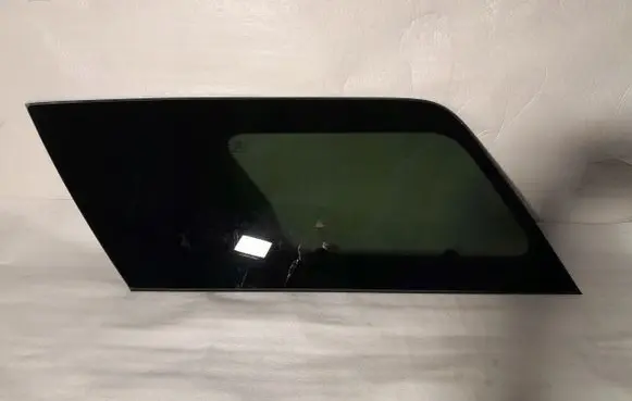 KIA Carnival Rear side window