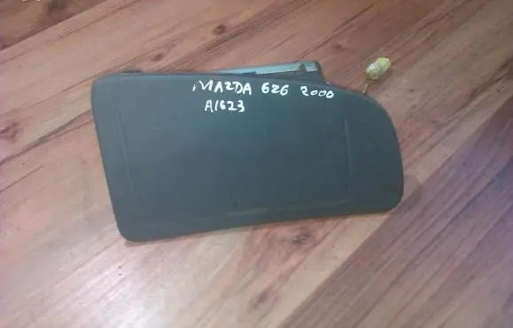 Mazda 626 Passenger airbag