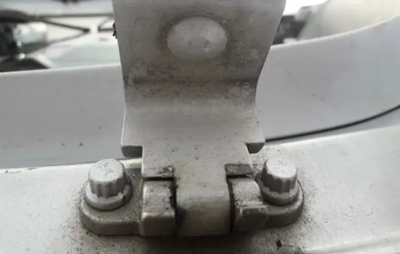 Tailgate/trunk/boot hinge
