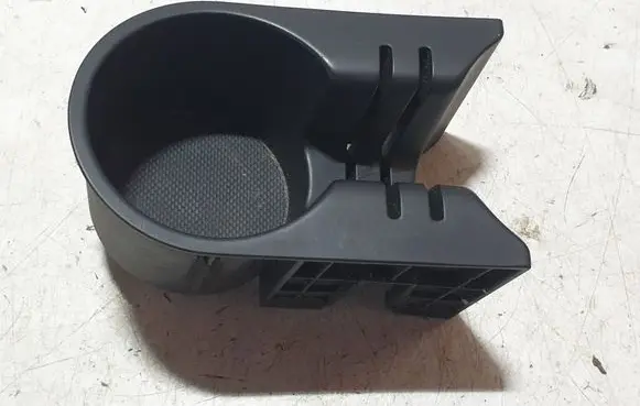 Hyundai Kona I Cup holder front 