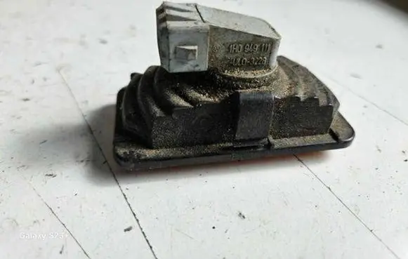 Volkswagen Golf III Front fender indicator light 1H0949111 1U0949117