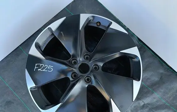 Cupra Born R18 alloy rim 