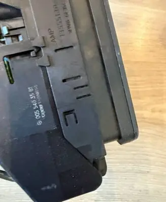 Mercedes-Benz S W221 Fuse module A2215402150 A2215450001 08022152