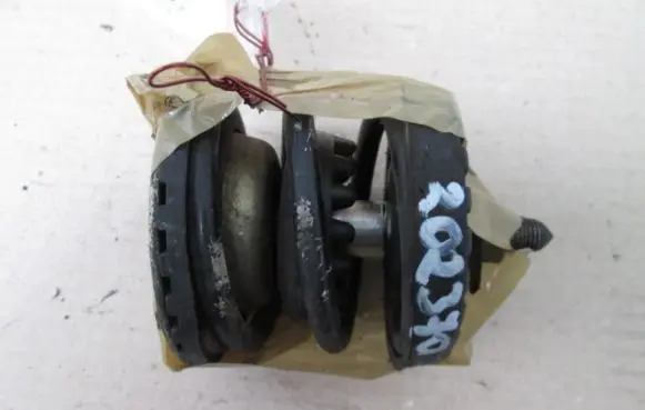 Fiat 126 Engine mount vacuum valve 