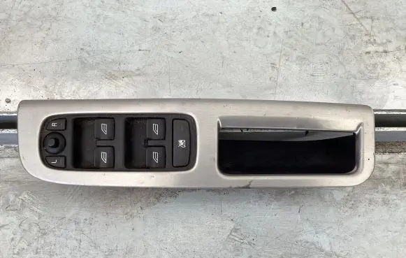Volvo V50 Electric window control switch 30710788 30710787 30710789