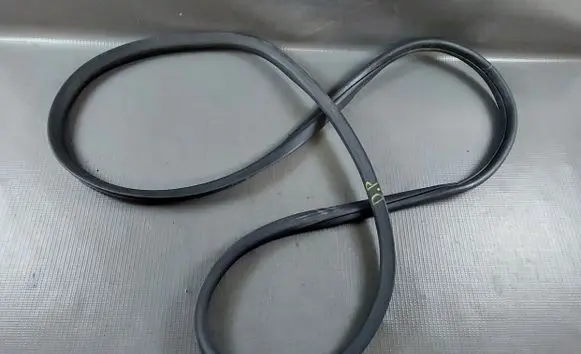 Peugeot Partner III Front door rubber seal 9836219280