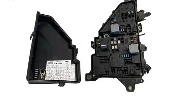 Volvo XC90 Fuse box set 100133197 31499017