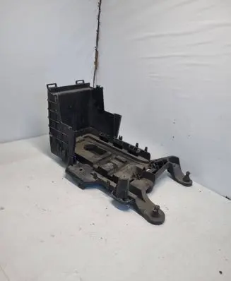 Volkswagen PASSAT B6 Battery box tray 1K0915333C