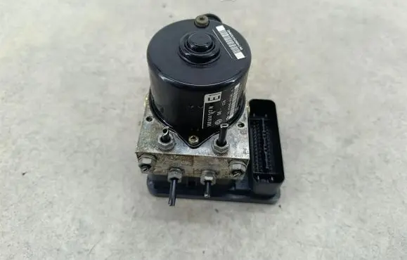 Skoda Octavia Mk2 (1Z) ABS Pump 