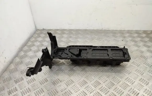 Peugeot 5008 Rocker cam cover 9688939180