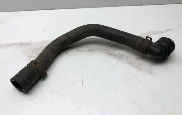 Volkswagen PASSAT B6 Engine coolant pipe/hose