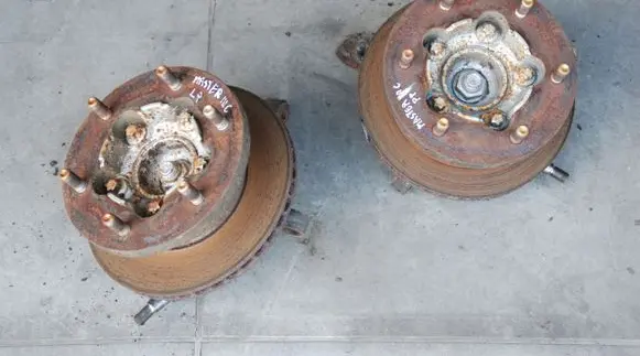 Renault Master III Front wheel hub 125KM
