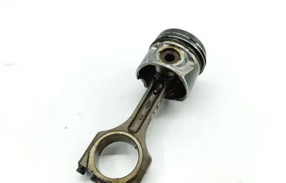 KIA Carens II Piston with connecting rod