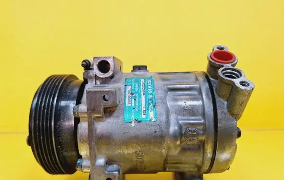 Renault Twingo I Air conditioning (A/C) compressor (pump) 7700106069