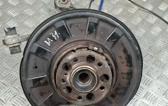 Mercedes-Benz GLK (X204) Front wheel hub A2044211120 A2045401317 A2044201785