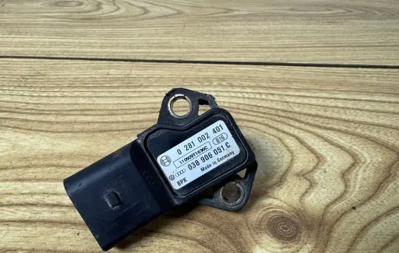 Volkswagen Golf VI Air pressure sensor 0281002401 038906051C 110929T1636C