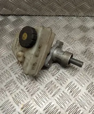Mercedes-Benz E W210 Master brake cylinder A2024300202