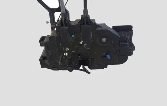 Hyundai Santa Fe Front door lock 813102B020