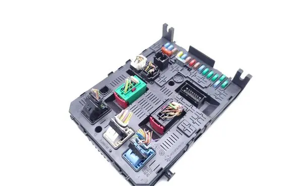 Citroen C4 I Picasso Fuse module 9664058780