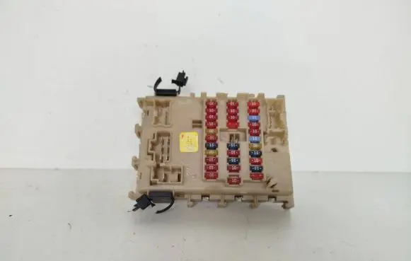Nissan Primera Fuse module
