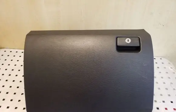 Toyota Avensis T270 Glove box 5555005100