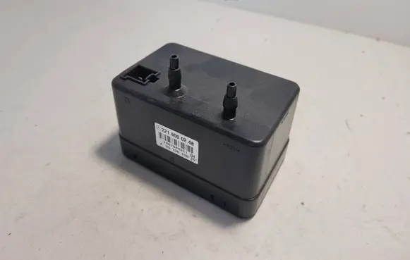 Mercedes-Benz S W221 Central locking vacuum pump 2218000248 1061080371