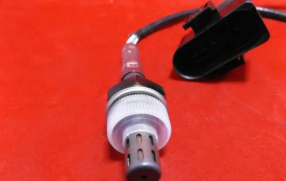 Volkswagen Golf III Lambda probe sensor 030906265AD OZA447E16