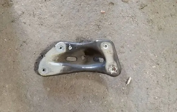 Skoda Yeti (5L) Fender mounting bracket 1Z0910680A