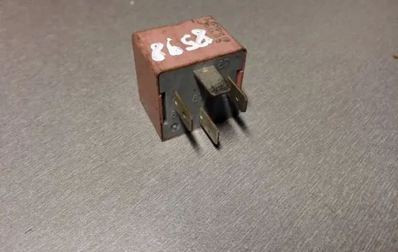 Renault Megane I Other relay 8200308271 20240041