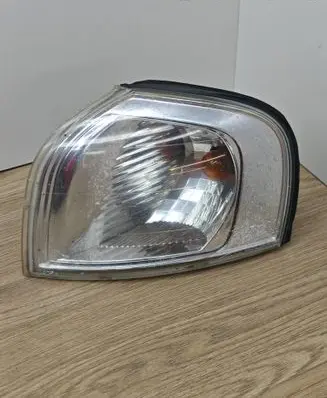 Volvo S80 Front indicator light 88204388