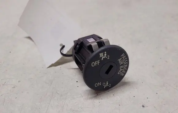 Passenger airbag on/off switch