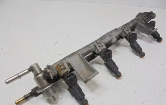 Ford Mondeo MK II Fuel injector 988F-DB