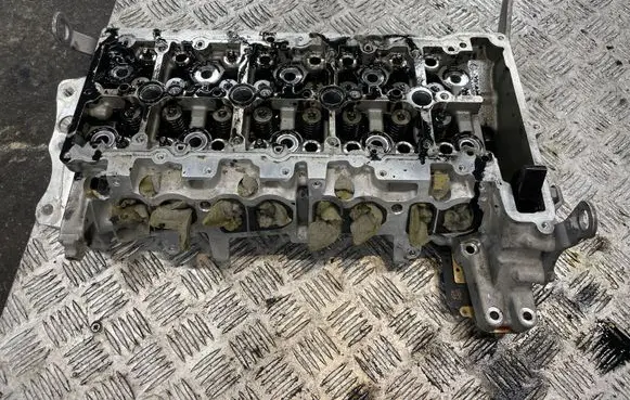 BMW X1 F48 F49 Engine head 85136810500 33231323