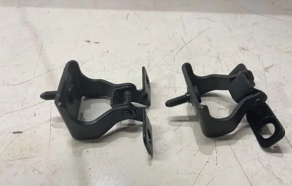 Tailgate/trunk/boot hinge